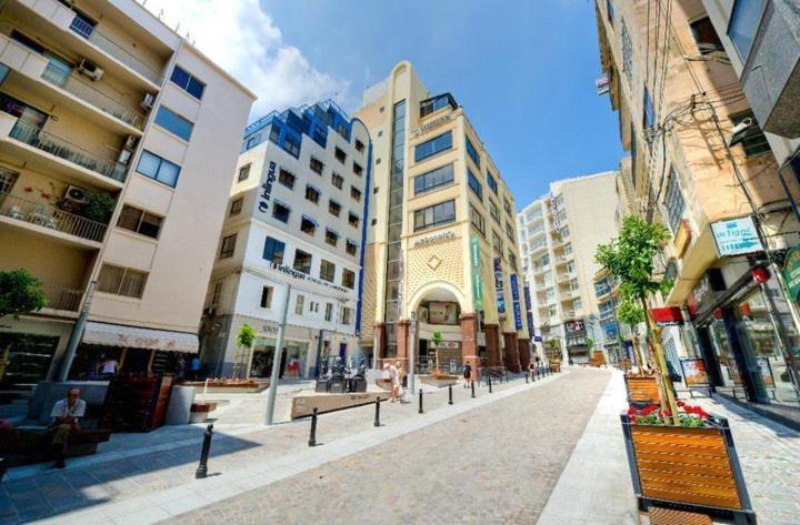 Idyllic Apartment Steps From The Promenade Sliema Esterno foto