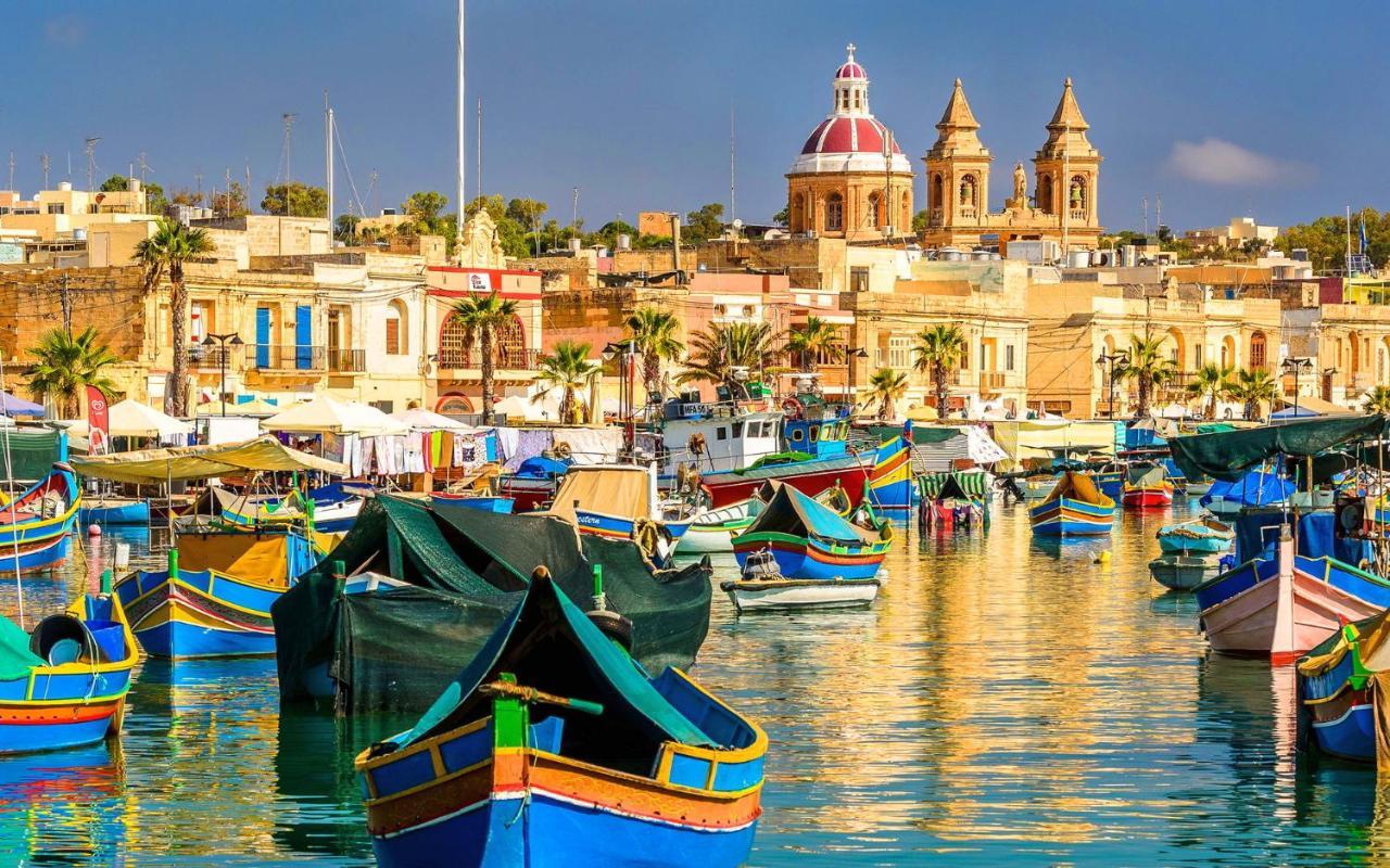 Idyllic Apartment Steps From The Promenade Sliema Esterno foto