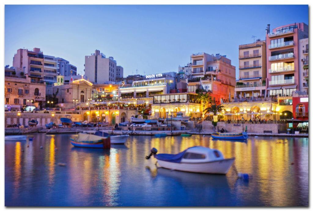 Idyllic Apartment Steps From The Promenade Sliema Esterno foto