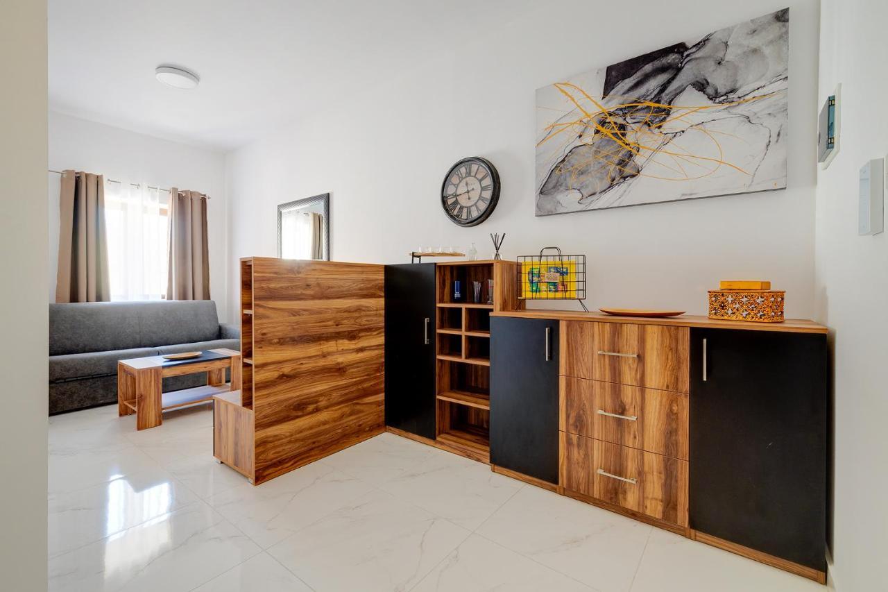 Idyllic Apartment Steps From The Promenade Sliema Esterno foto