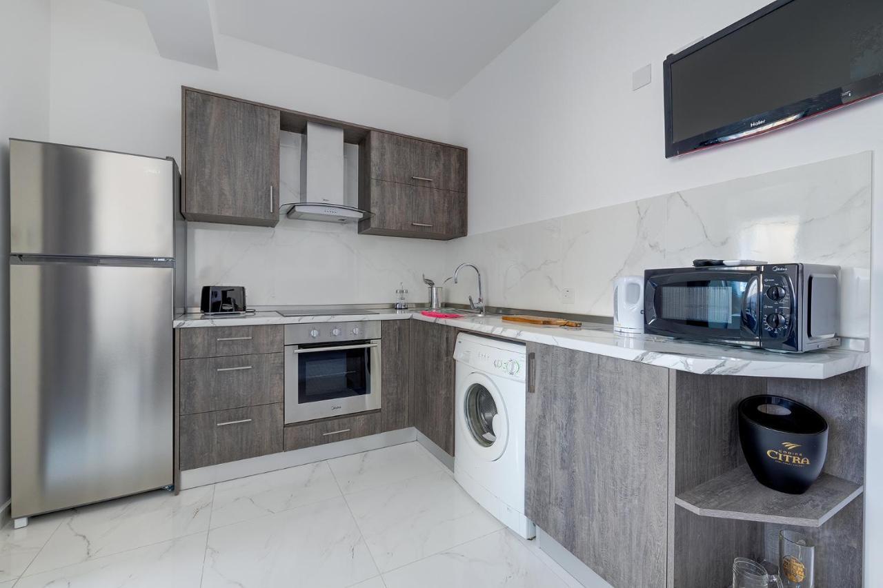 Idyllic Apartment Steps From The Promenade Sliema Esterno foto
