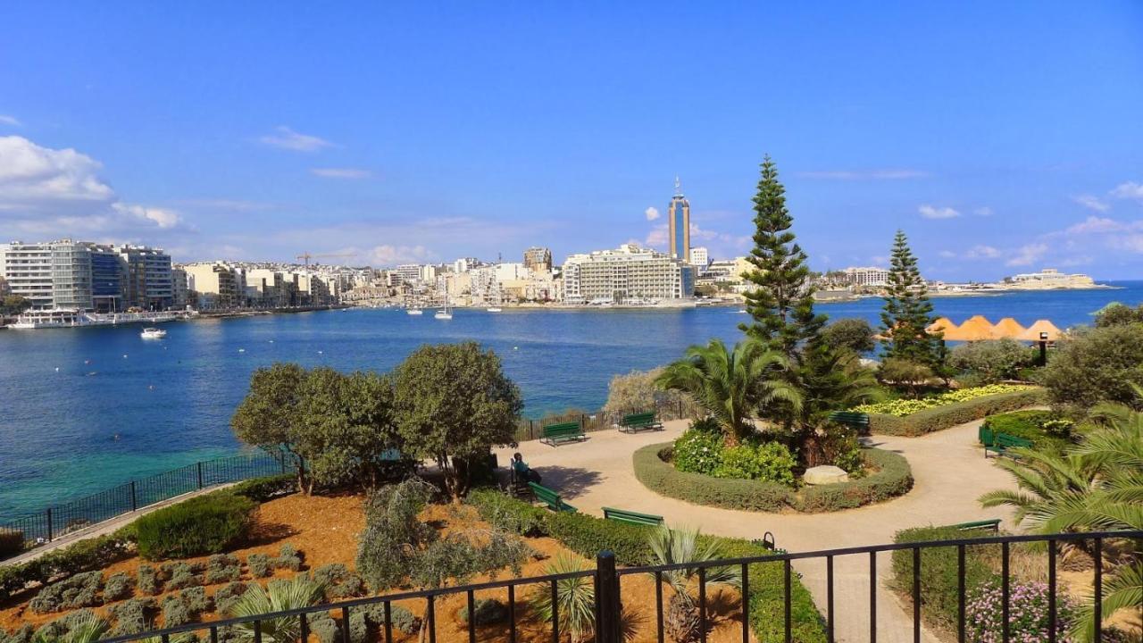 Idyllic Apartment Steps From The Promenade Sliema Esterno foto